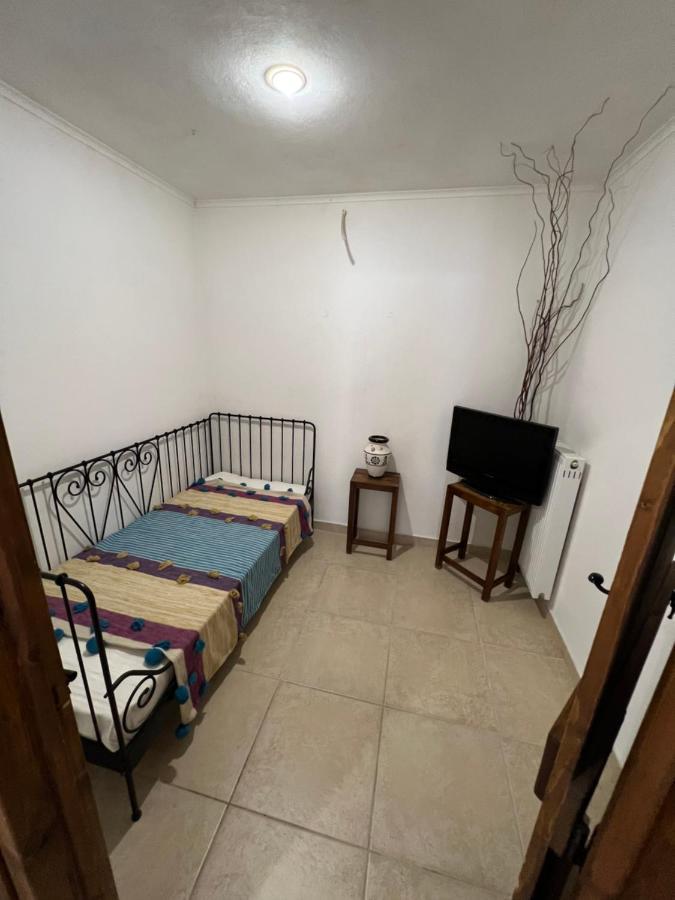 Apartment In Salamina With Garden & Sea View Selinia Eksteriør bilde