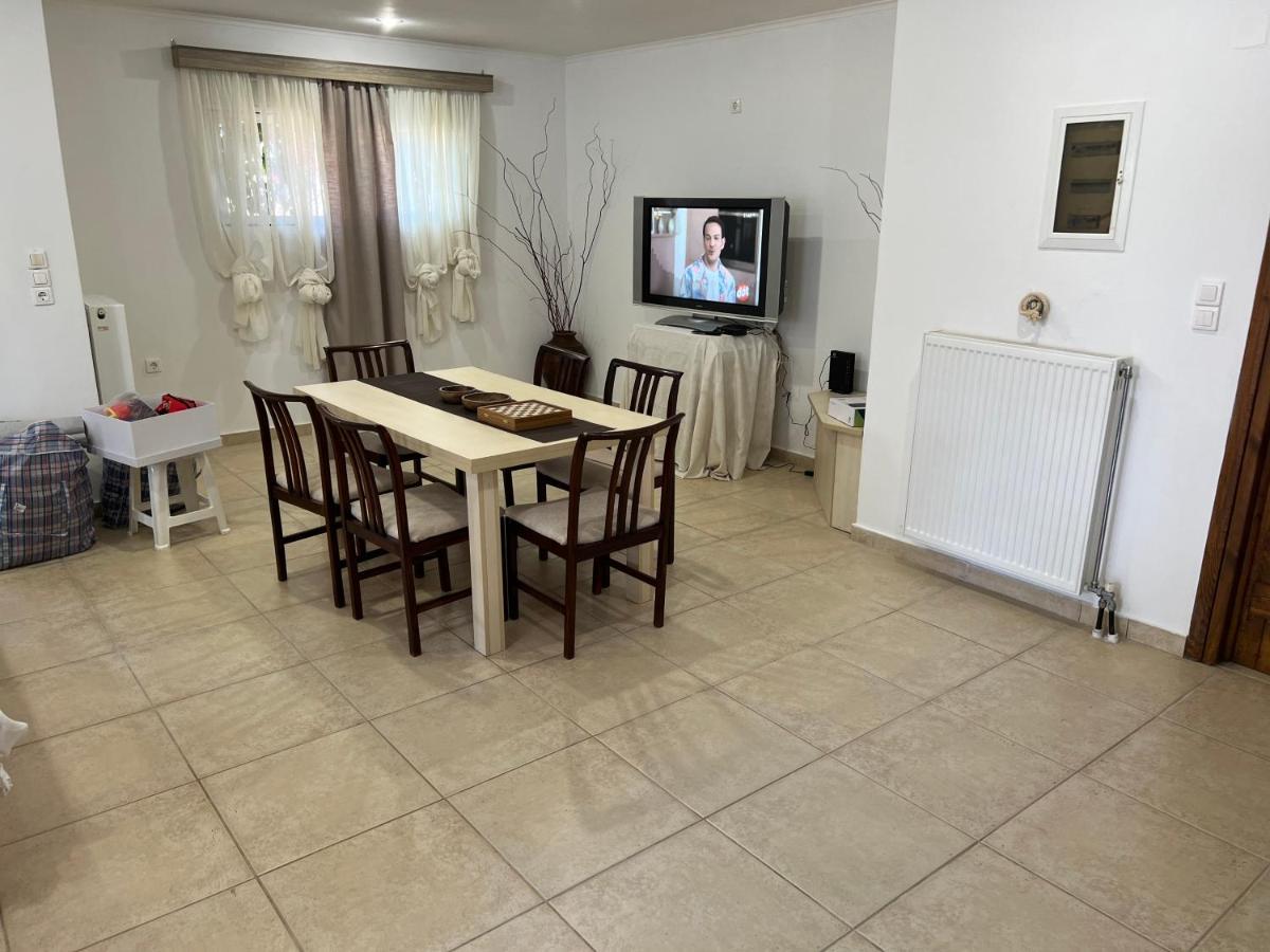 Apartment In Salamina With Garden & Sea View Selinia Eksteriør bilde