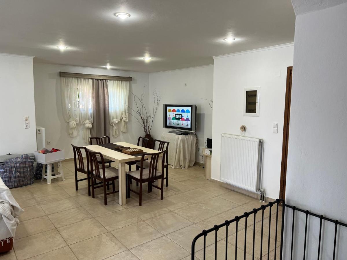 Apartment In Salamina With Garden & Sea View Selinia Eksteriør bilde