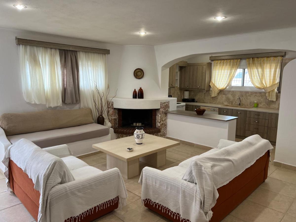 Apartment In Salamina With Garden & Sea View Selinia Eksteriør bilde