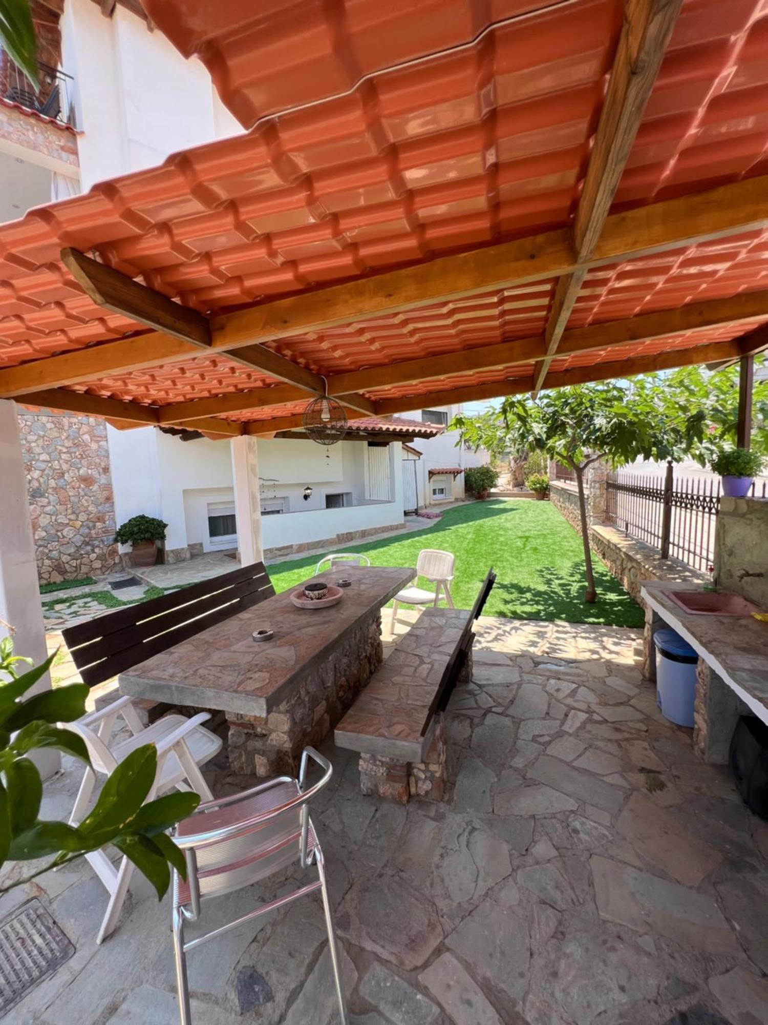 Apartment In Salamina With Garden & Sea View Selinia Eksteriør bilde