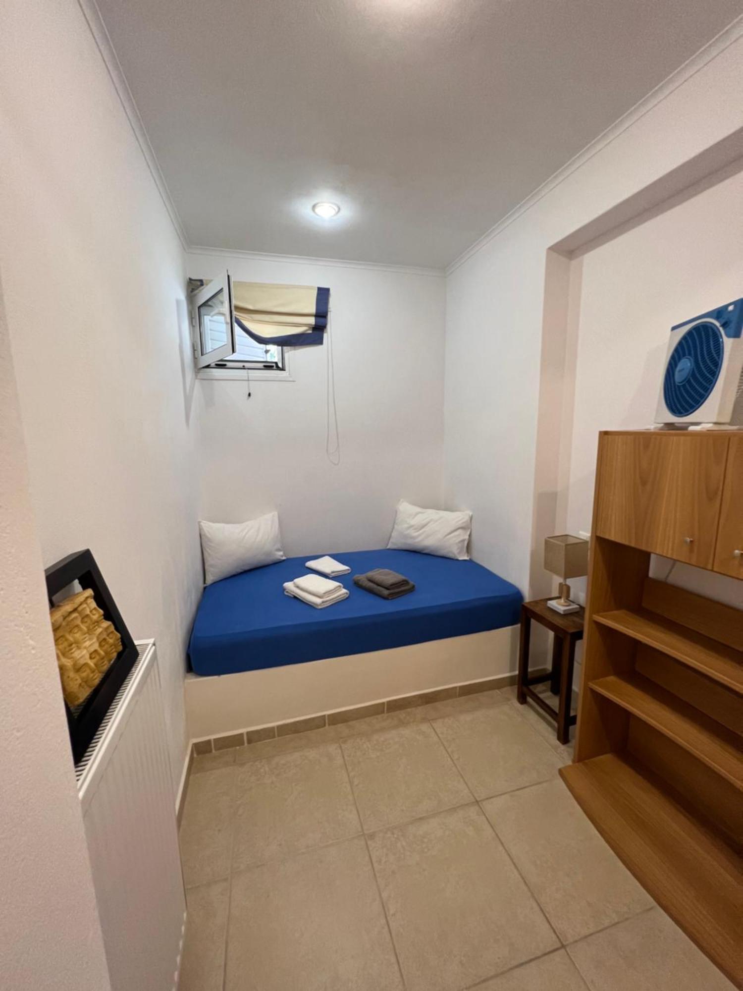 Apartment In Salamina With Garden & Sea View Selinia Eksteriør bilde