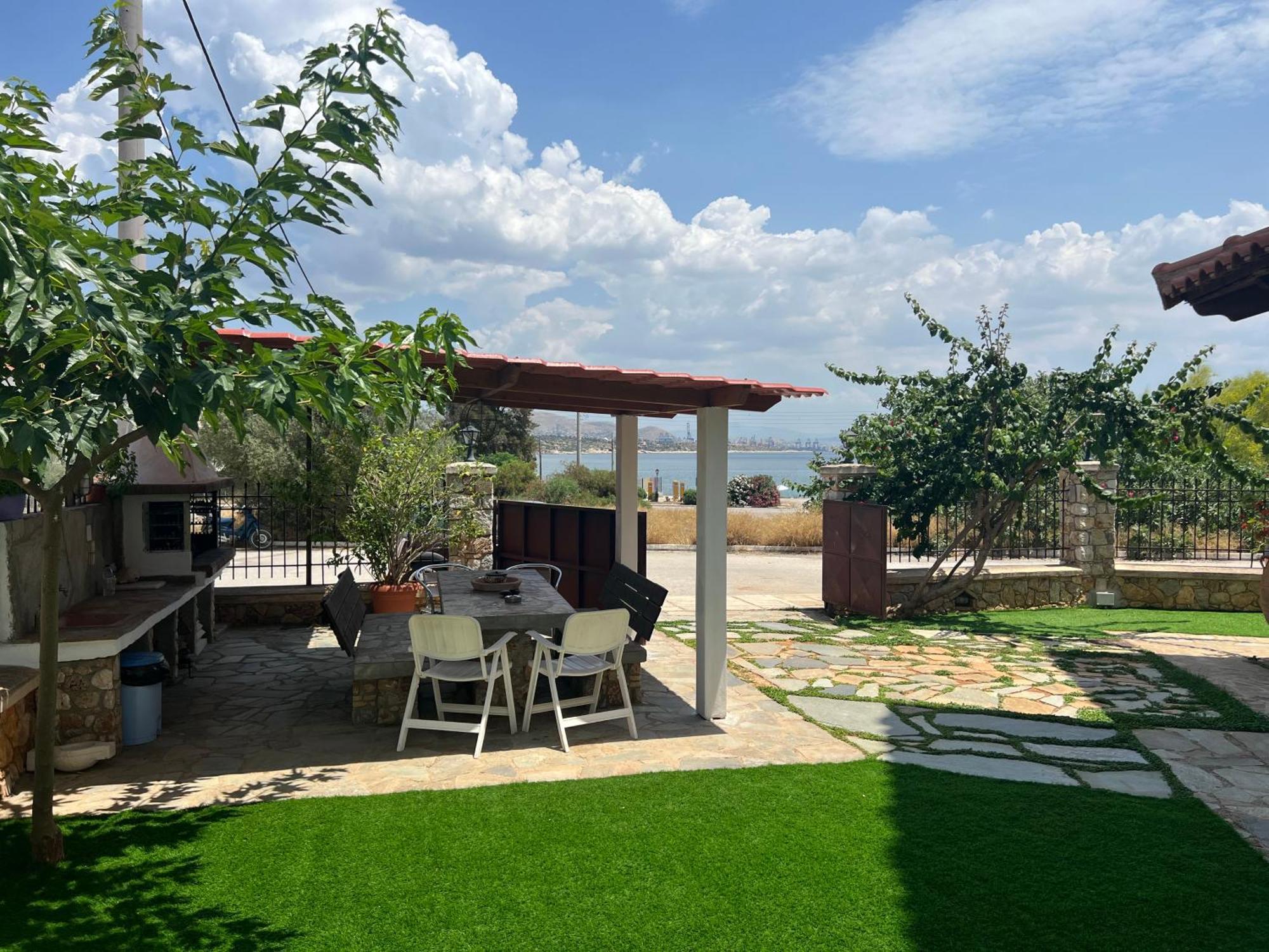 Apartment In Salamina With Garden & Sea View Selinia Eksteriør bilde